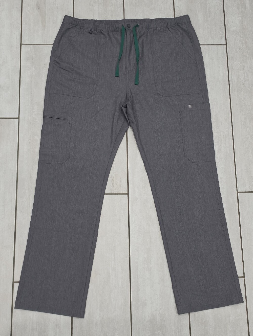 NWOT FIGS Men’s Cairo Cargo Scrub Pants Graphite Gray XXL Technical Collection